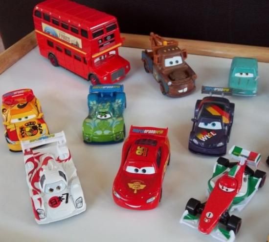 Disney Pixar Cars ミニカー15点セット Amazon.com: Disney Pixar Cars Minis Vehicle - 15pk : Toys