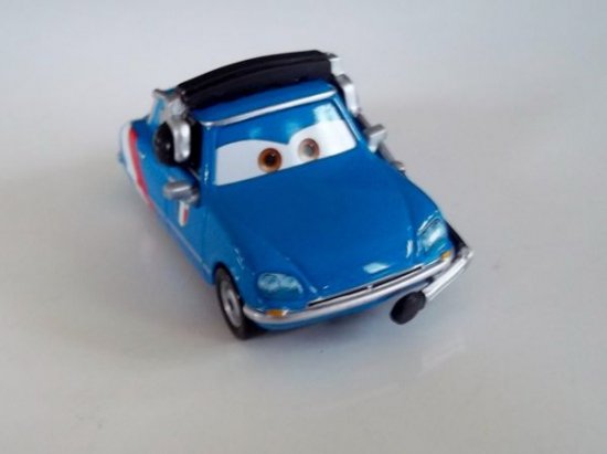 DISNEY PIXAR CARS 2-BRUNO MOTOREAU-MATTEL-RAOUL CAROULE'S CREW CHIEF-MINT!  - ディズニーフィギュア・グッズ通販店舗 ディズニーコレクション