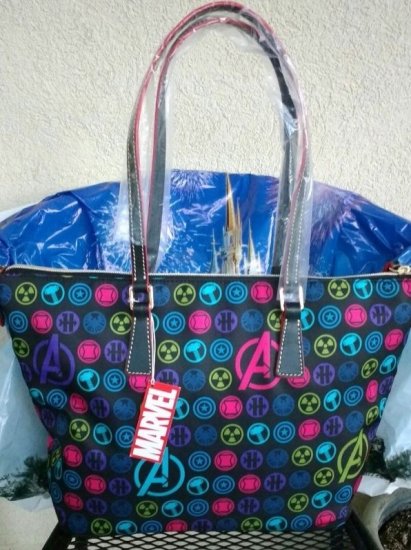 NEW 2015 Disney Marvel Avengers Dooney Bourke Marathon Zip Top