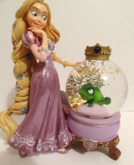 ディズニーランド パリ 塔の上のラプンツェル パスカル スノーグローブ ディズニーランド パリ 塔の上のラプンツェル パスカル スノー