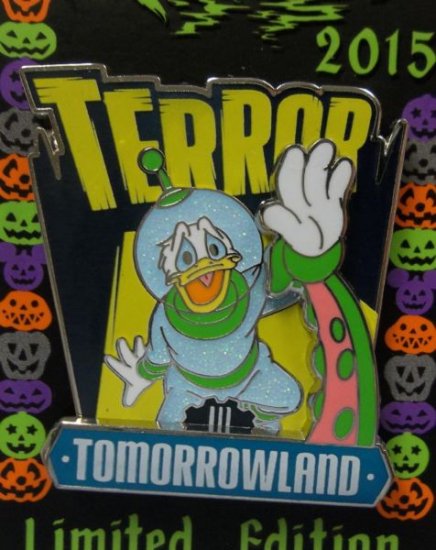 New Disney Parks Halloween 15 Donald Duck Terror In Tomorrowland Le Pin ディズニーフィギュア グッズ通販店舗 ディズニーコレクション