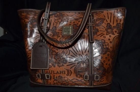 ディズニー アウラニ ハワイ Dooney & Bourke チップ&デール レザー トートバッグ - ディズニーフィギュア・グッズ通販店舗  ディズニーコレクション