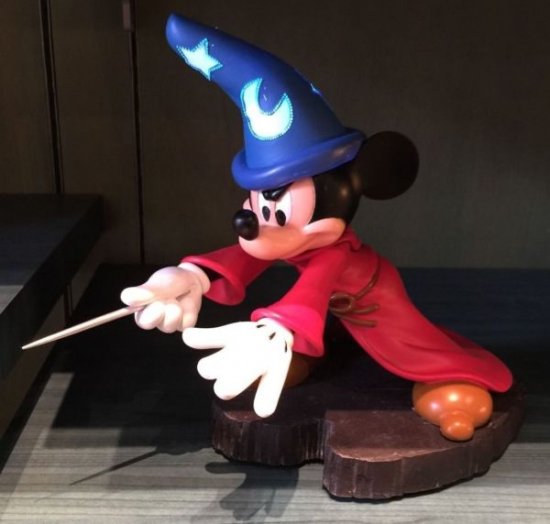 Disney Parks Exclusive Sorcerer Apprentice Mickey Mouse Light-Up Figure NEW  - ディズニーフィギュア・グッズ通販店舗 ディズニーコレクション