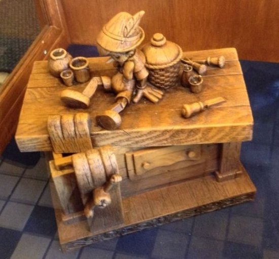 DISNEY newest 'Pinocchio on Geppetto's Workbench' Robert Olszewski Heirloom Box