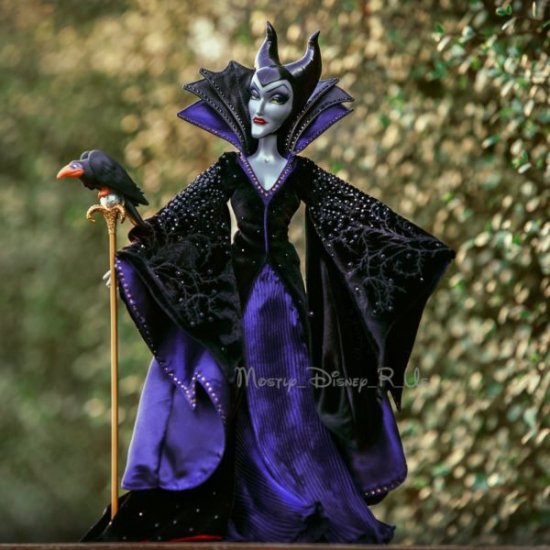 Disney Store Sleeping Beauty Maleficent 17