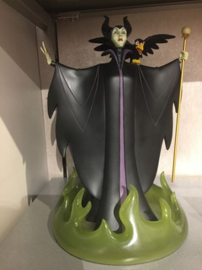 disney parks sleeping beauty maleficent casey jones statue figurine new  with box - ディズニーフィギュア・グッズ通販店舗 ディズニーコレクション