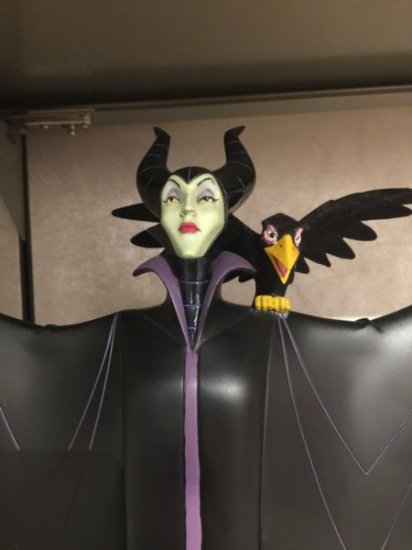 disney parks sleeping beauty maleficent casey jones statue figurine new  with box - ディズニーフィギュア・グッズ通販店舗 ディズニーコレクション