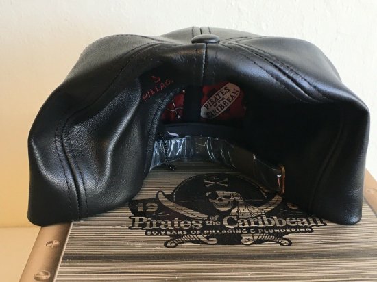 Disney D23 Expo 2017 パイレーツ・オブ・カリビアン レザーキャップ 帽子 Pirates of the Caribbean  50th Leather Baseball Cap - ディズニーフィギュア・グッズ通販店舗 ディズニーコレクション