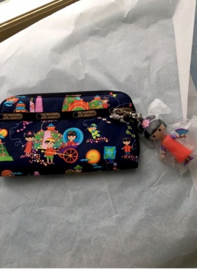 Disney LeSportsac レスポートサック IASW 香港 イッツアスモール