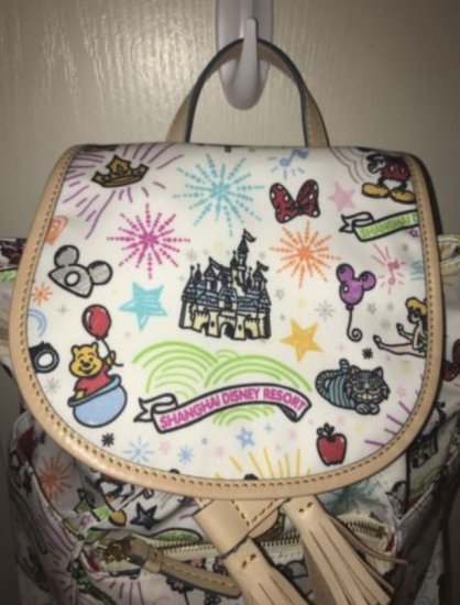 上海ディズニー Dooney Bourke ドゥニー バーグ 上海ディズニー バックパック リュック ディズニーフィギュア グッズ通販店舗 ディズニーコレクション