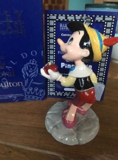 ピノキオ　フィギュア　(ディズニー　トラディション　ショウケースコレクション) ディズニーフィギュア専門店 ディズニーコレクション