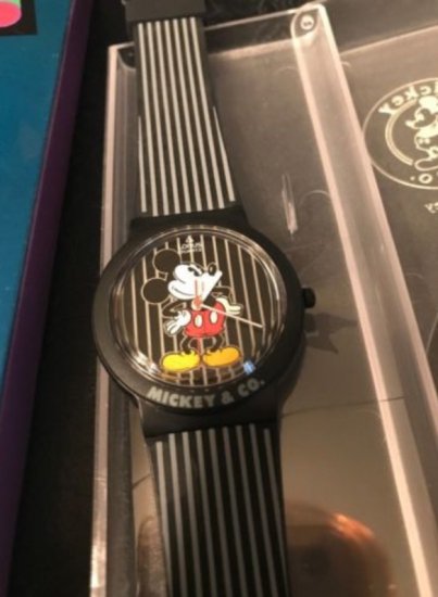 SEIKO Lorus セイコー ミッキーマウス グレー& ホワイト 腕時計 - ディズニーフィギュア・グッズ通販店舗 ディズニーコレクション
