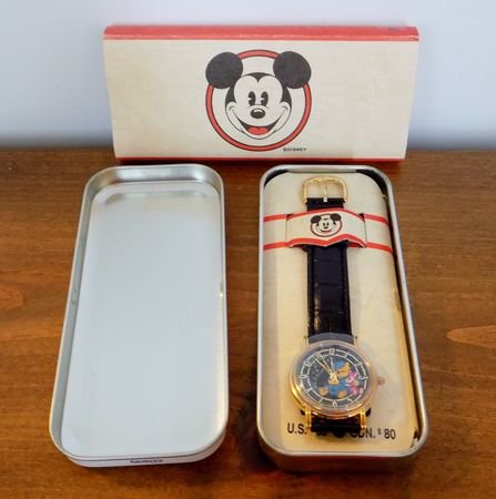 時計 腕時計 くまのプーさん ヴィンテージ Winnie The Pooh Fossil Disney Store Watch ディズニーフィギュア グッズ通販店舗 ディズニーコレクション