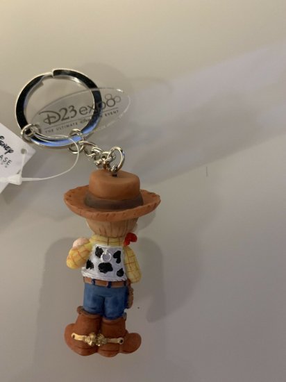 トイ・ストーリー D23 EXPO 2019 TOY STORY Woody Precious Moments Exclusive キーホルダー -  ディズニーフィギュア・グッズ通販店舗 ディズニーコレクション