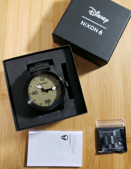 Nixon ディズニーミッキーマウス グレートーン時計 - ディズニー