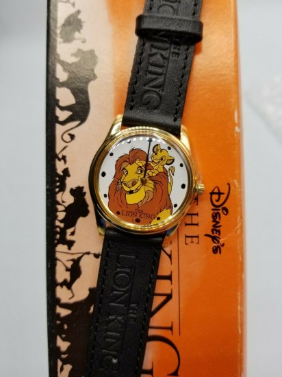 ディズニー ライオンキング ムファサ＆シンバ 1994 レザーストラップ 腕時計 Vintage 1994 Disney Lion King  Watch - ディズニーフィギュア・グッズ通販店舗 ディズニーコレクション