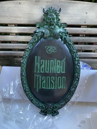 Haunted Mansion ホーンテッドマンション ゲートプレート 実物大 看板 Gate Plaque Sign FULL SIZE  REPLICA 45th Anniversary - ディズニーフィギュア・グッズ通販店舗 ディズニーコレクション