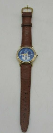 ディズニー ミッキー 時計 レザー club33 楽天市場】【Disney】ミッキー & ミニー マウス ラウンド