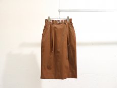 <img class='new_mark_img1' src='https://img.shop-pro.jp/img/new/icons20.gif' style='border:none;display:inline;margin:0px;padding:0px;width:auto;' />JOHNLAWRENCE SULLIVAN WOMEN/COATED COTTON TUCKED SKIRT