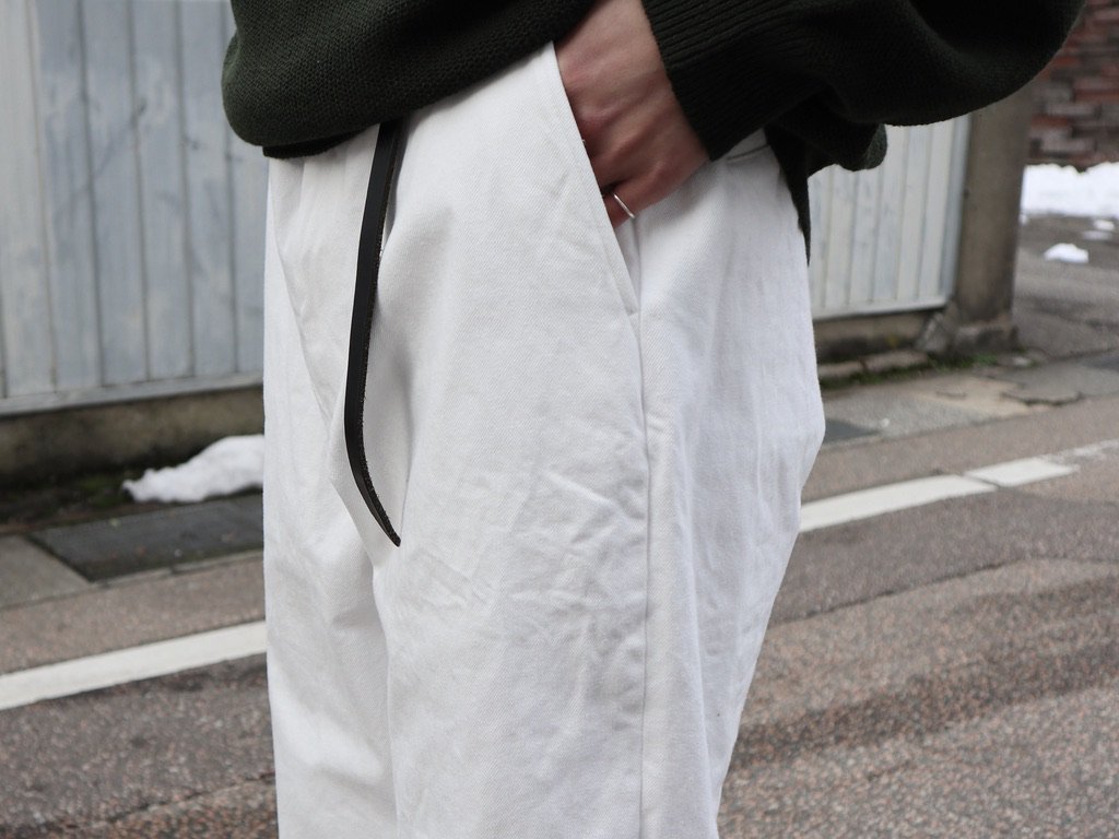 UNIVERSAL PRODUCTS / NO TUCK WIDE DENIM TROUSERS-UNIVERSAL PRODUCTSの通販EQUAL