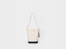 <img class='new_mark_img1' src='https://img.shop-pro.jp/img/new/icons14.gif' style='border:none;display:inline;margin:0px;padding:0px;width:auto;' />Hender Scheme / campus suede shoulder small