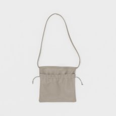 Hender Scheme / cow red cross bag small<img class='new_mark_img2' src='https://img.shop-pro.jp/img/new/icons47.gif' style='border:none;display:inline;margin:0px;padding:0px;width:auto;' />