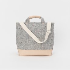 <img class='new_mark_img1' src='https://img.shop-pro.jp/img/new/icons14.gif' style='border:none;display:inline;margin:0px;padding:0px;width:auto;' />Hender Scheme / Recycle felt) bag small