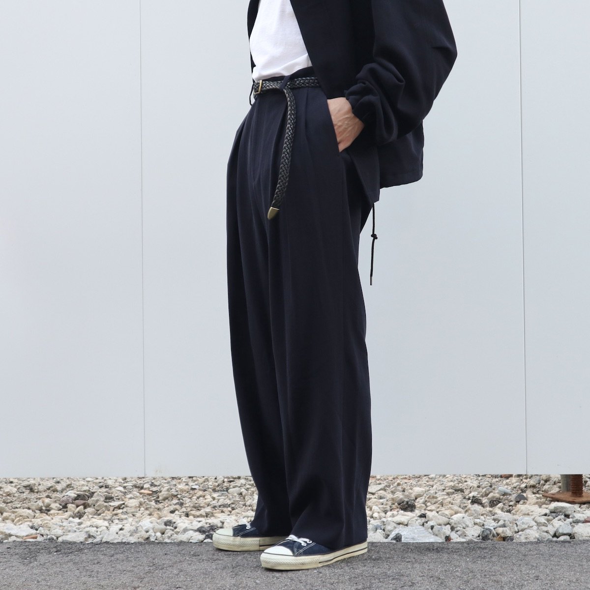 URU / INVERTED PLEATS PANTS-URUの通販EQUAL