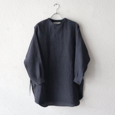 ARCHI / LINEN SIDE OPEN SHIRT<img class='new_mark_img2' src='https://img.shop-pro.jp/img/new/icons47.gif' style='border:none;display:inline;margin:0px;padding:0px;width:auto;' />