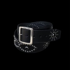 URU / STUDS LEATHER BELT<img class='new_mark_img2' src='https://img.shop-pro.jp/img/new/icons47.gif' style='border:none;display:inline;margin:0px;padding:0px;width:auto;' />