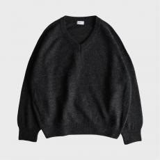 <img class='new_mark_img1' src='https://img.shop-pro.jp/img/new/icons14.gif' style='border:none;display:inline;margin:0px;padding:0px;width:auto;' />URU / V NECK KNIT