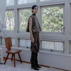 TAN / REVERSIBLE KNIT&SATIN VEST