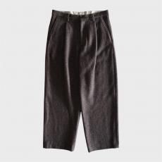 <img class='new_mark_img1' src='https://img.shop-pro.jp/img/new/icons14.gif' style='border:none;display:inline;margin:0px;padding:0px;width:auto;' />URU / 1 TUCK PANTS