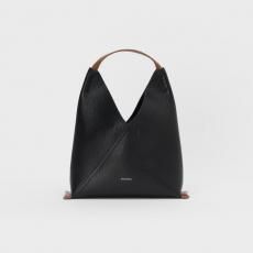 <img class='new_mark_img1' src='https://img.shop-pro.jp/img/new/icons14.gif' style='border:none;display:inline;margin:0px;padding:0px;width:auto;' />Hender Scheme / triangle bag