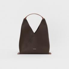<img class='new_mark_img1' src='https://img.shop-pro.jp/img/new/icons14.gif' style='border:none;display:inline;margin:0px;padding:0px;width:auto;' />Hender Scheme / triangle bag