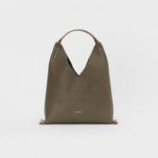 <img class='new_mark_img1' src='https://img.shop-pro.jp/img/new/icons14.gif' style='border:none;display:inline;margin:0px;padding:0px;width:auto;' />Hender Scheme / triangle bag