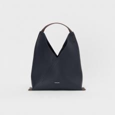<img class='new_mark_img1' src='https://img.shop-pro.jp/img/new/icons14.gif' style='border:none;display:inline;margin:0px;padding:0px;width:auto;' />Hender Scheme / triangle bag