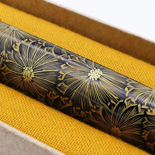 輪島塗 中山強 ボールペン 万寿菊彫詰 黒