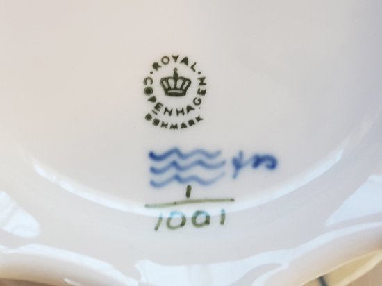 ロイヤルコペンハーゲン アシュトレイ□ブルーフルーテッド フルレース 灰皿 1級 1 - アンティーク ヴィンテージの高級クリスタル  陶磁器｜グラスクラシック