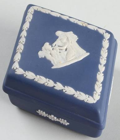 ウェッジウッド 小物入れ ジャスパーウェア ポートランドブルー 蓋付 ボックス ダイアモンド型 Jasperware - アンティーク  ヴィンテージの高級クリスタル 陶磁器｜グラスクラシック
