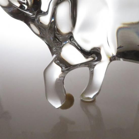 【新品同様】 BACCARAT 牛 　クリスタル　フィギュアリン　干支　箱　置物 バカラ フィギュリン ○ 牛 置物 ゴールド 金 オーナメント ウシ