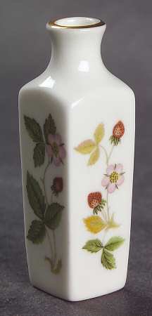 ウェッジウッド 花瓶 ワイルドストロベリー（ボーン） スクエア型 ミニ 