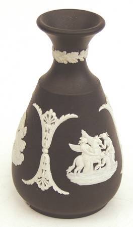 ウェッジウッド フラワーベース 花瓶 クリームカラーonブラック 