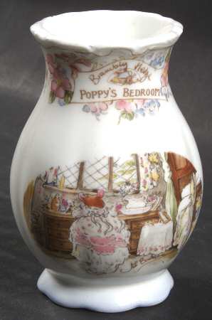 ロイヤルドルトン 花瓶 ブランブリーヘッジ フラワーベース ミニ POPPY'S BEDROOM 野ねずみ - アンティーク  ヴィンテージの高級クリスタル 陶磁器｜グラスクラシック