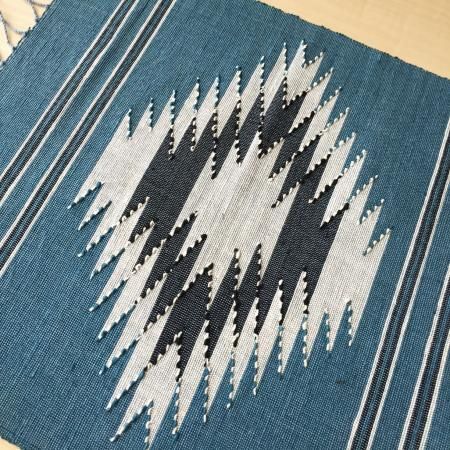 ラオス雑貨 伝統柄ランチョンマット（ライトブルー）|手作りデザインの