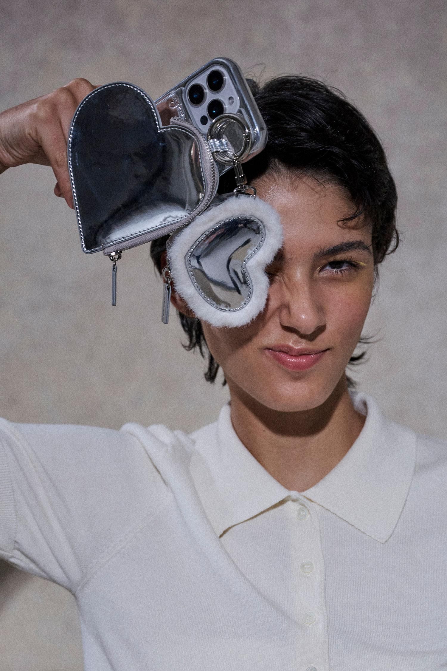 ajew glow heart pouch