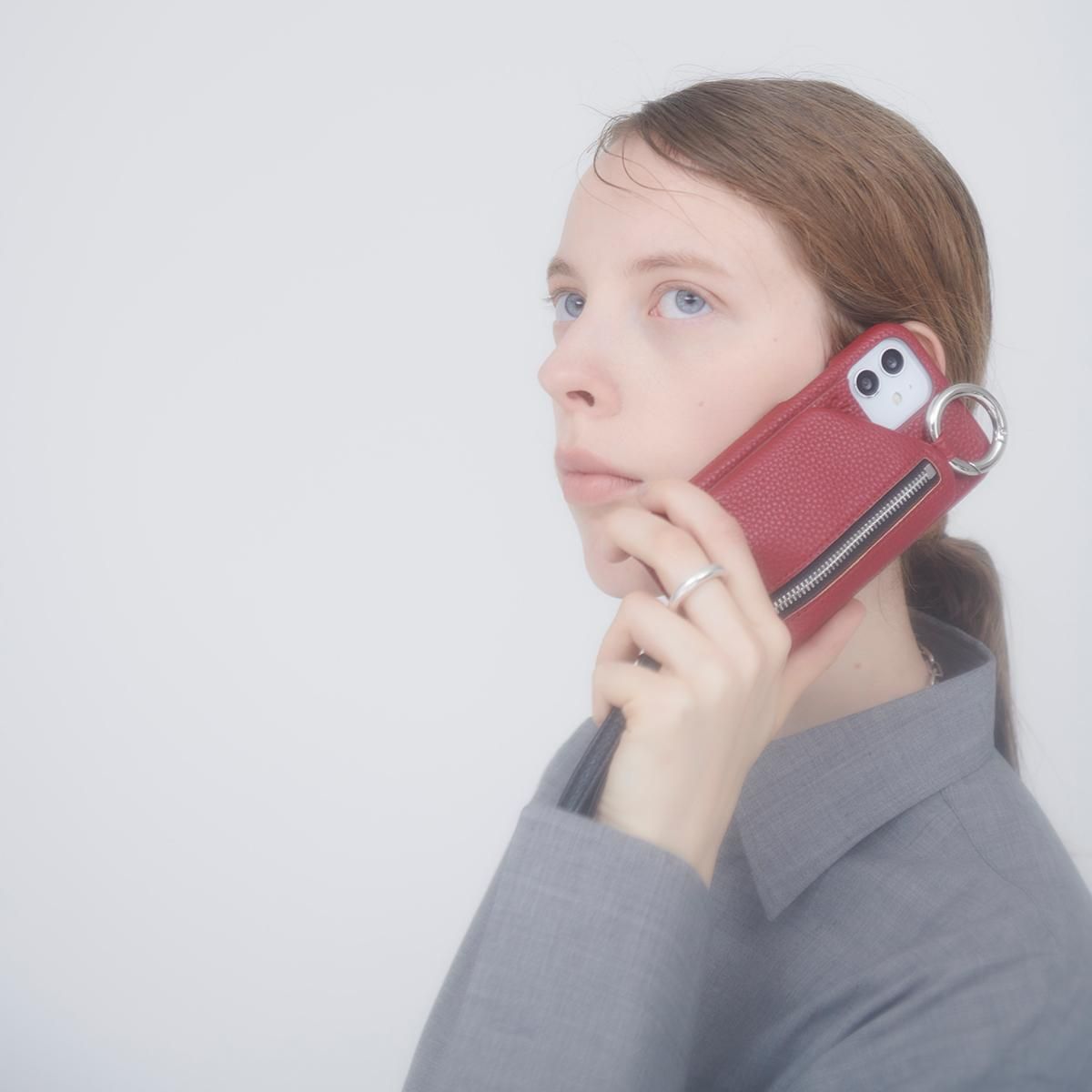 【お値下げコメント❌】エジュー iPhone13mini iPhone13mini / beige 【ひも付き】 - ajew