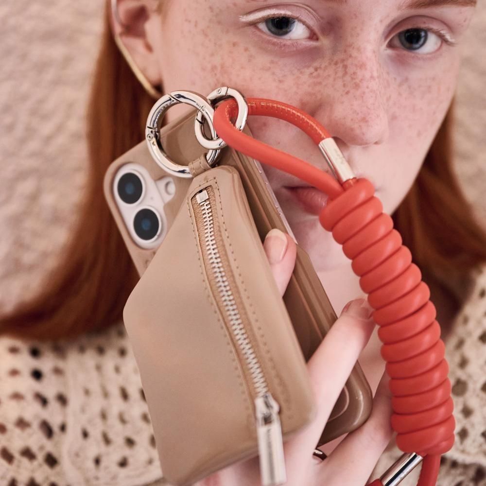 iPhone15 / red 【patent case】 (発送はご注文から3営業日以内