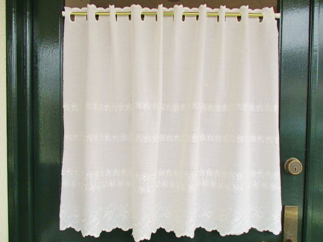 綿ボイル カフェカーテン（両面スカラップ）ローズ刺繍;70