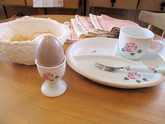 マニーローズ　陶器製ディッシュクロック マニーローズ 陶器ル・プティ・デジュネ エッグカップ